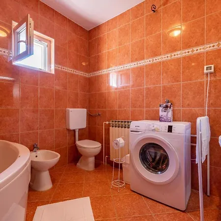 Apartman 3 Bedroom Awesome In Zadar