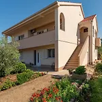 3 Bedroom Nice Apartment In Zadar Zadar