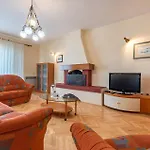 Apartment 3 Bedroom Nice Apartment In Zadar
