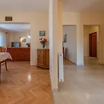 Apartment 3 Bedroom Nice Apartment In Zadar Zadar