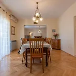 3 Bedroom Nice Apartment In Zadar Apartment *