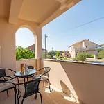 Apartment 3 Bedroom Nice Apartment In Zadar *