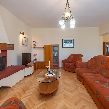 3 Bedroom Nice Apartment In Zadar Apartment *