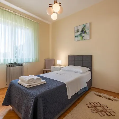 3 Bedroom Nice Apartment In Zadar *