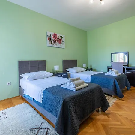 3 Bedroom Nice Apartment In Zadar Apartment