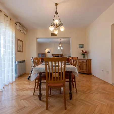 3 Bedroom Awesome In Lägenhet *