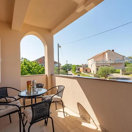 公寓 3 Bedroom Awesome In *