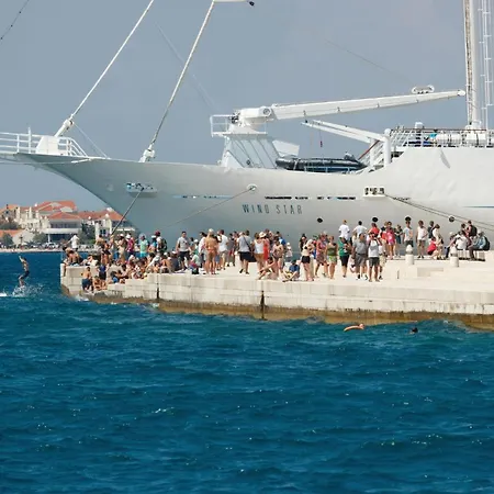 3 Bedroom Cozy In Zara